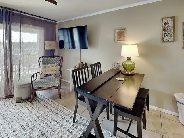 Dining area at Hilton Head Island Beach & Tennis Resort 340